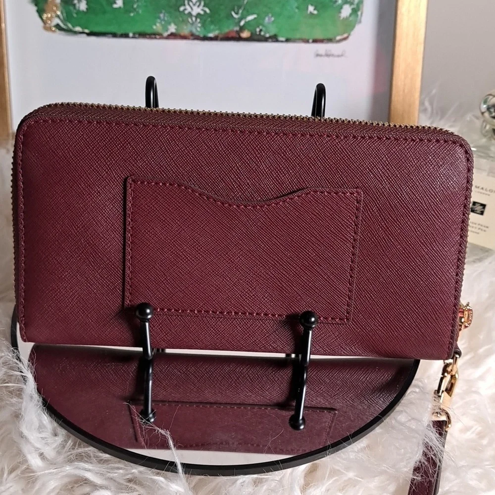Tory Burch NWOTs Emerson Wristlet Zip Continental